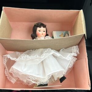 Madam Alexander Scarlet doll vintage 1984

Madame Alexander vintage doll